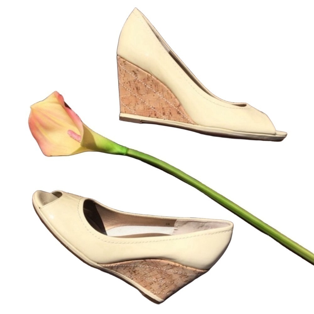 𝅺VANELI Phoebe patent peep toe cork wedge heels size 8